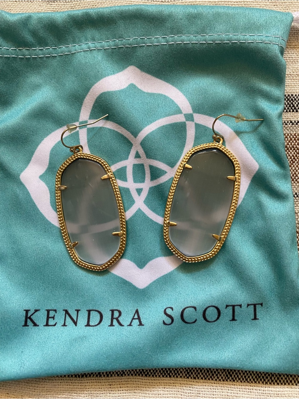 Kendra Scott Danielle Gold-Framed grey Drop Earrings